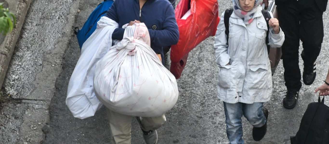 140 αλλοδαποί στο κτίριο της Οκτάβιου Μερλιέ - Είχαν κοτέτσια στην ταράστα - Μεγάλη αστυνομική επιχείρηση (φωτό)